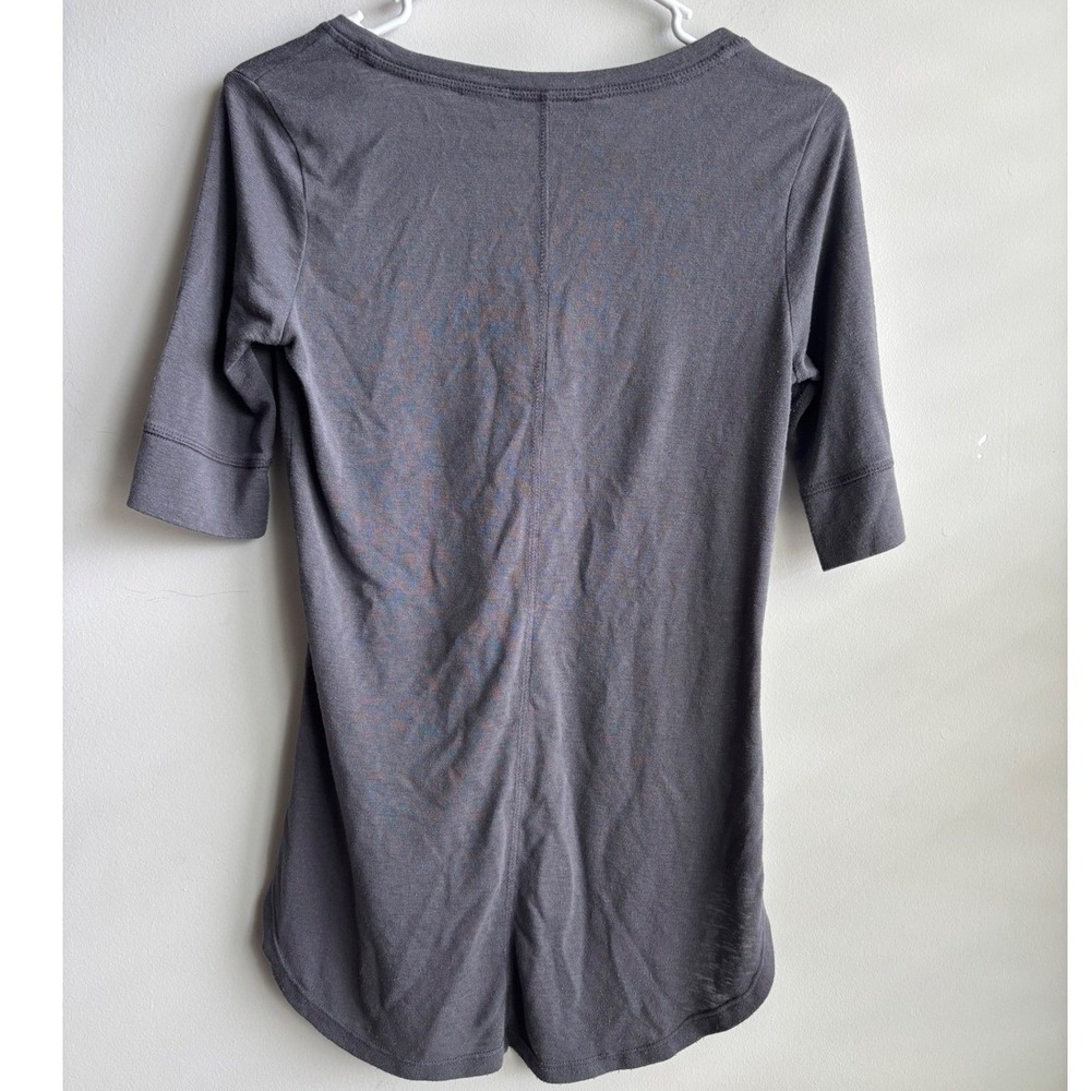 Athleta Gray Short Sleeve Top Womens XS - Picture 2 of 5